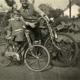 jongen met fiets