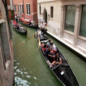 Photo: Goede mensen in gondel, A. Dapie, 2015